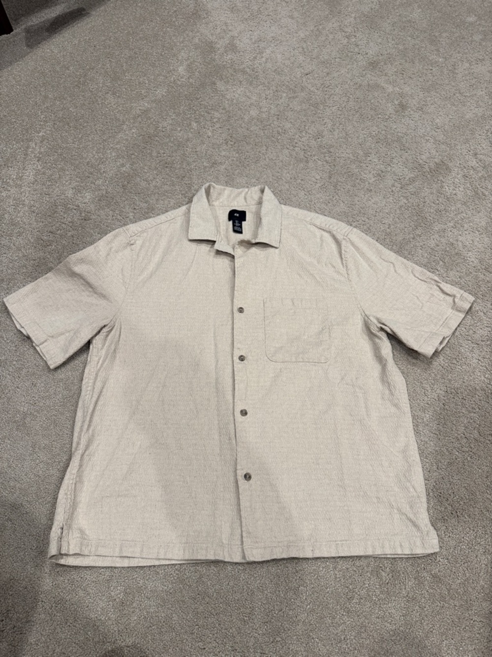 Casual Short-Sleeve Button-Down Shirt in Light Beige